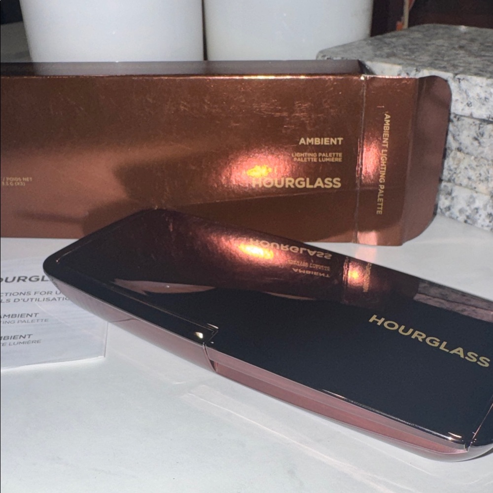 Hourglass Ambient Lighting Palette in Lumiere